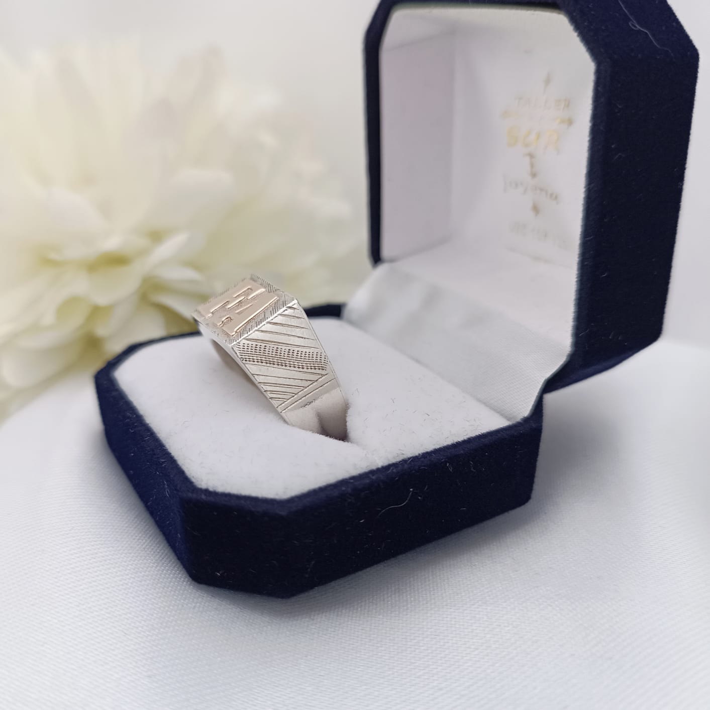 Anillo Iniciales Joven