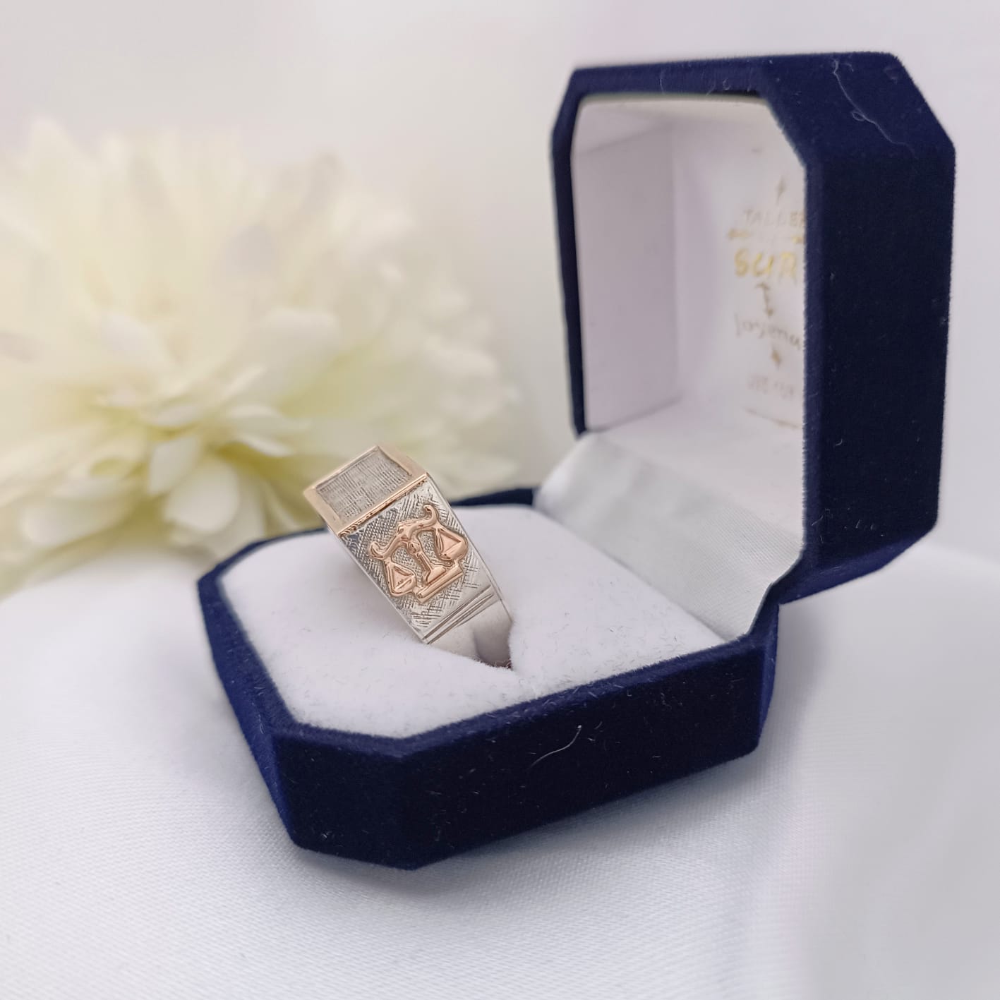 Anillo Iniciales Joven