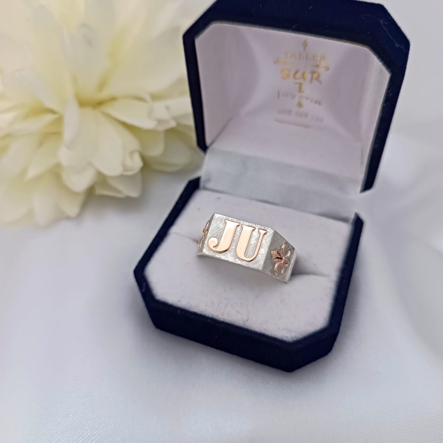 Anillo Iniciales Joven