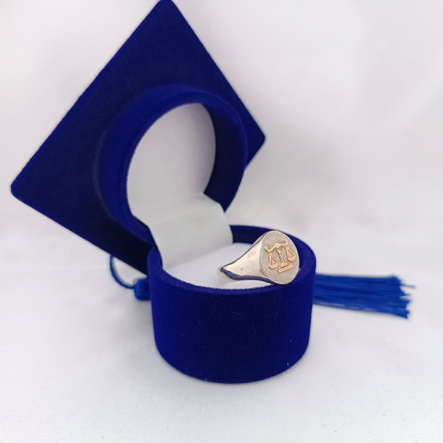 Anillos Profesión Abogacía Logo Moderno