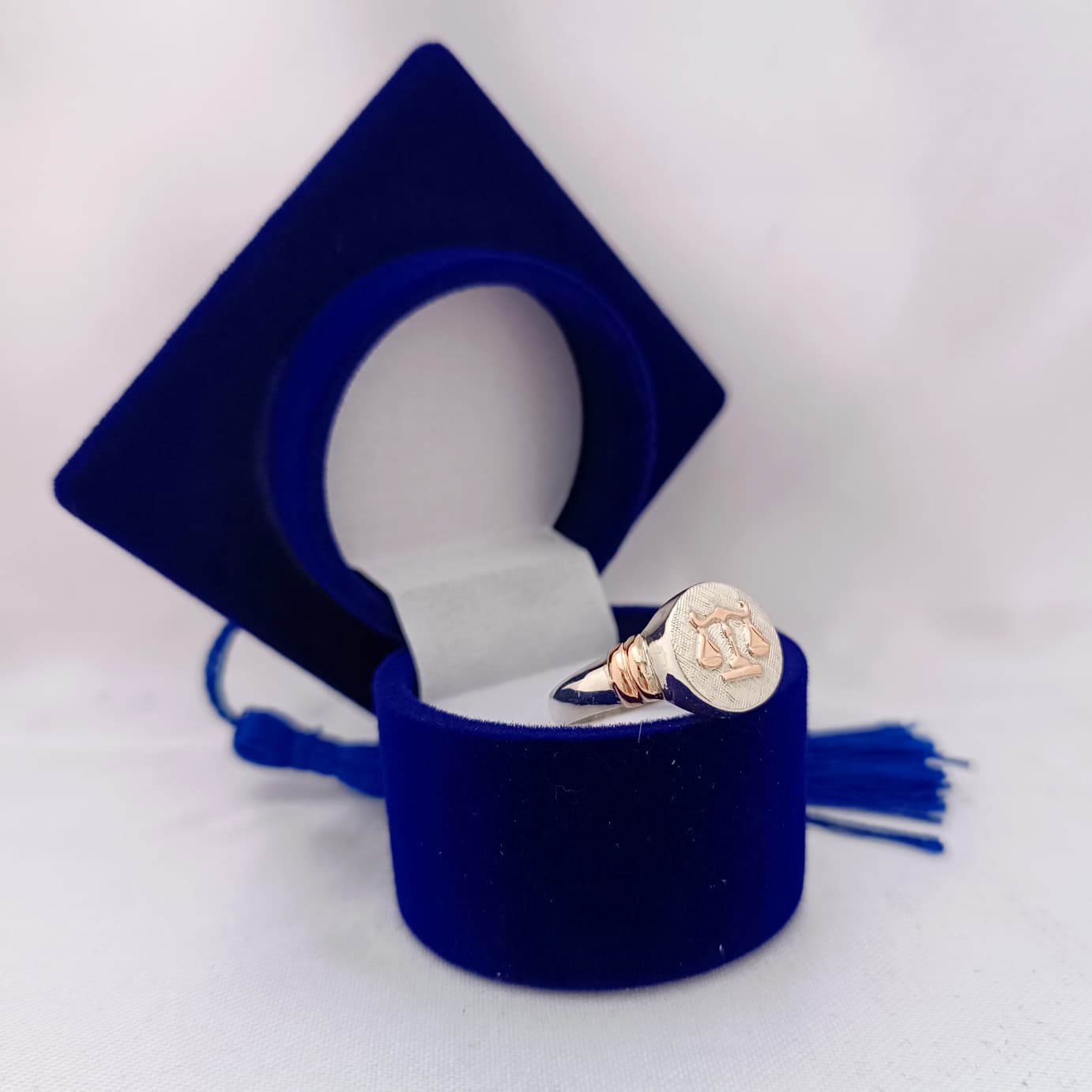 Anillos Profesión Abogacía Logo Moderno