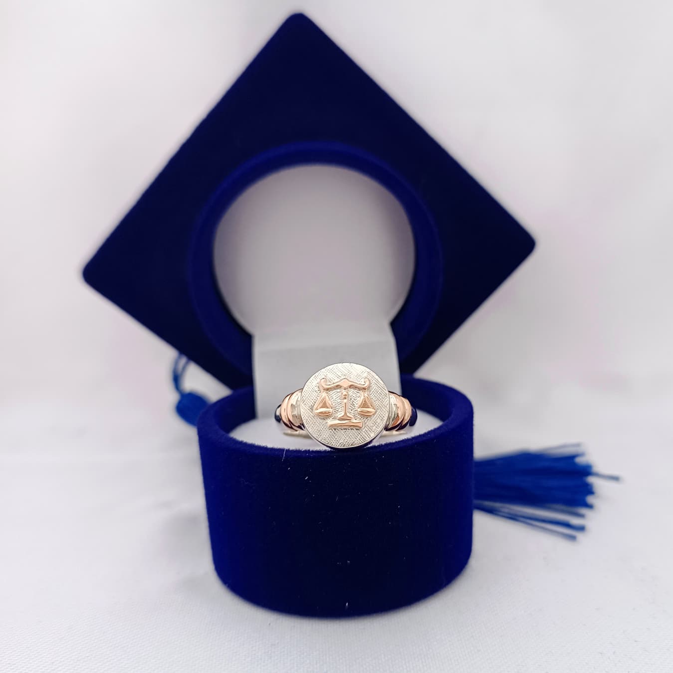Anillos Profesión Abogacía Logo Moderno