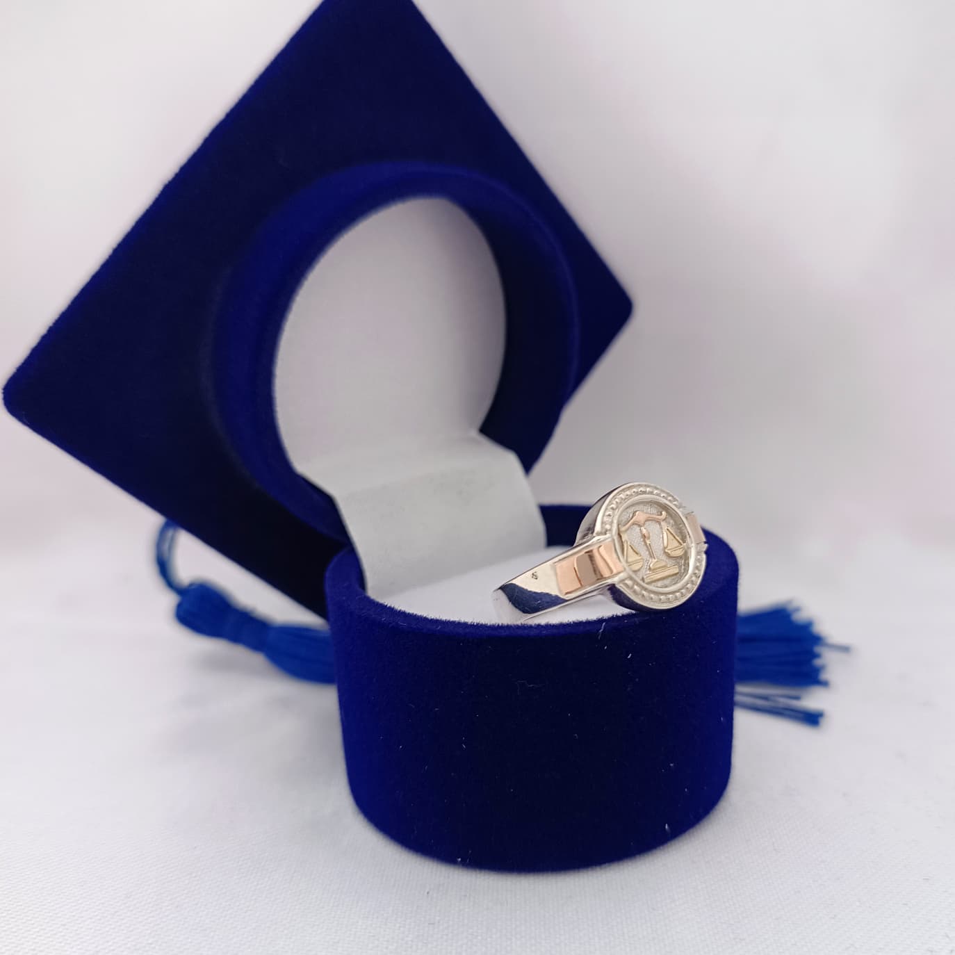 Anillos Profesión Abogacía Logo Moderno