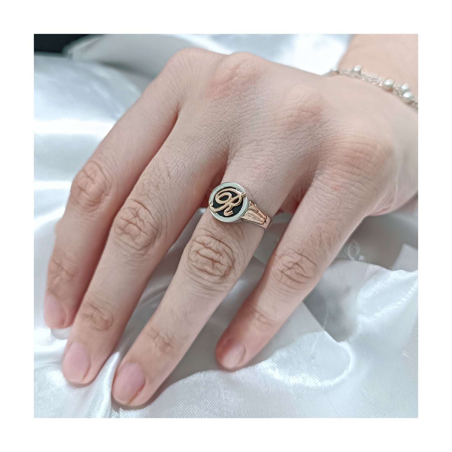 Anillo Iniciales y Onix