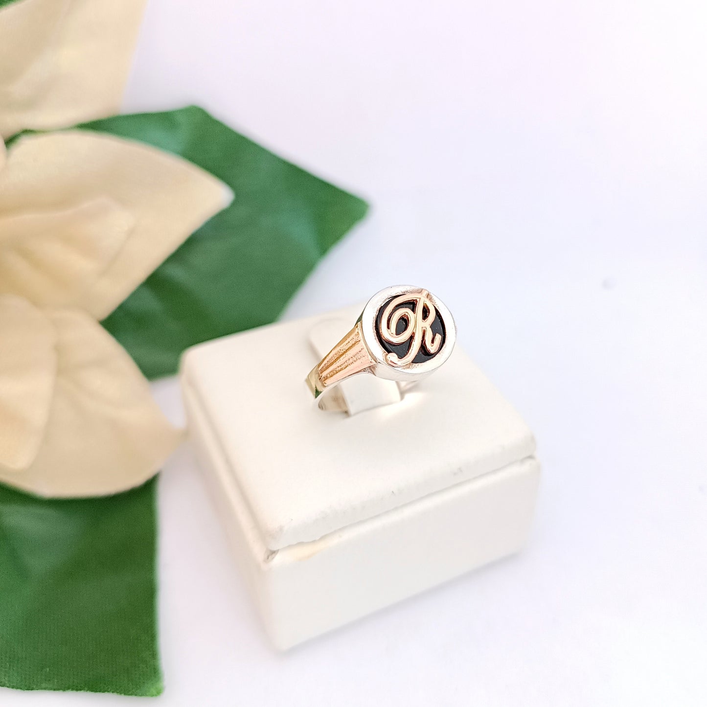 Anillo Iniciales y Onix