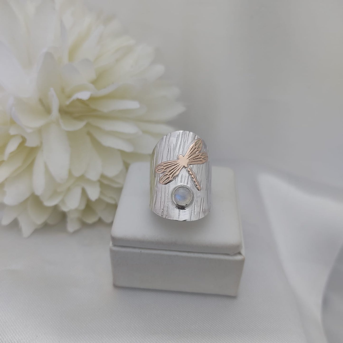 Anillos Texturados con Piedras