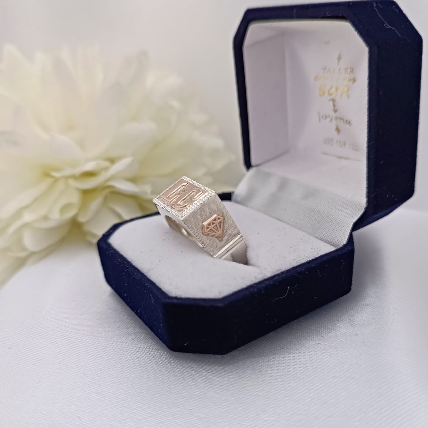 Anillo Iniciales Joven