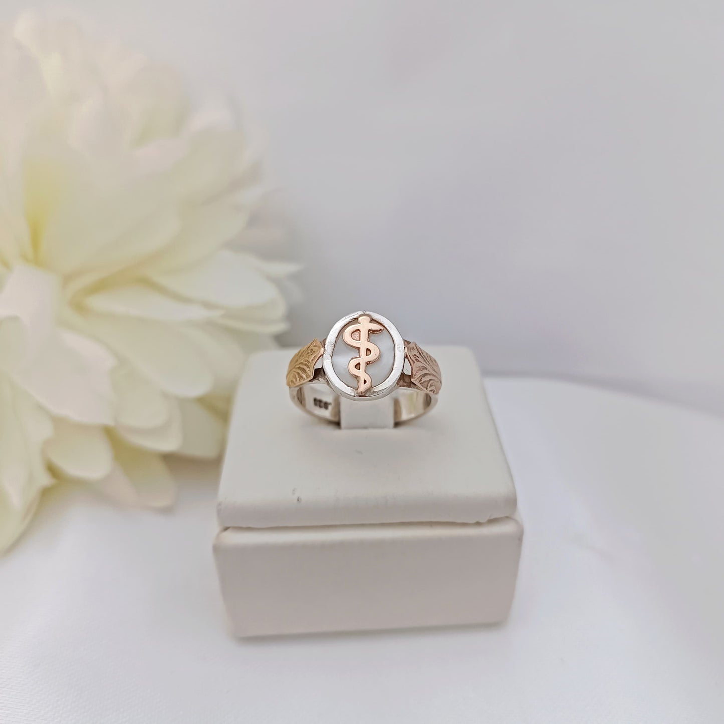Anillos Profesión Medicina con Nácar