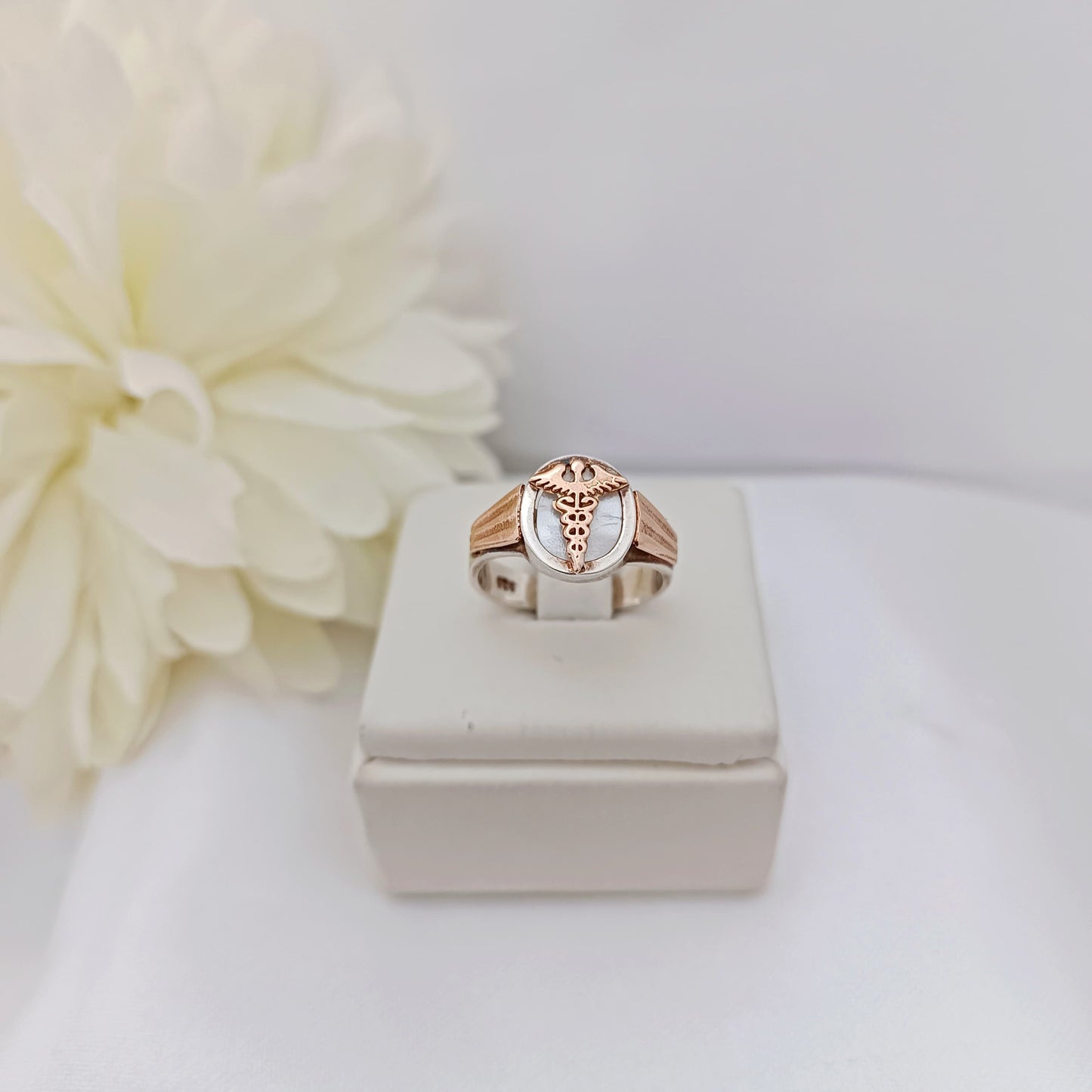 Anillos Profesión Medicina con Nácar